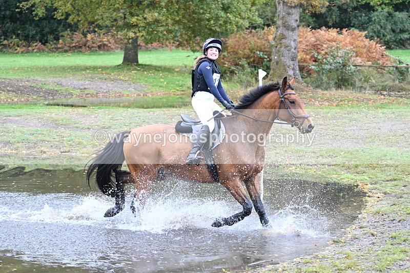 WJ7_3100 - Time 10:47 to 11:11 at the water