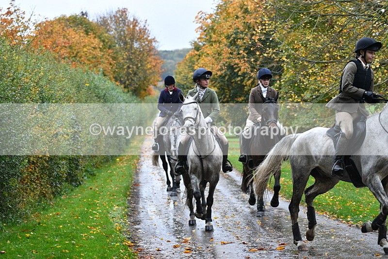 WJ5_6377 - B&B walk back for Hunt Tea !