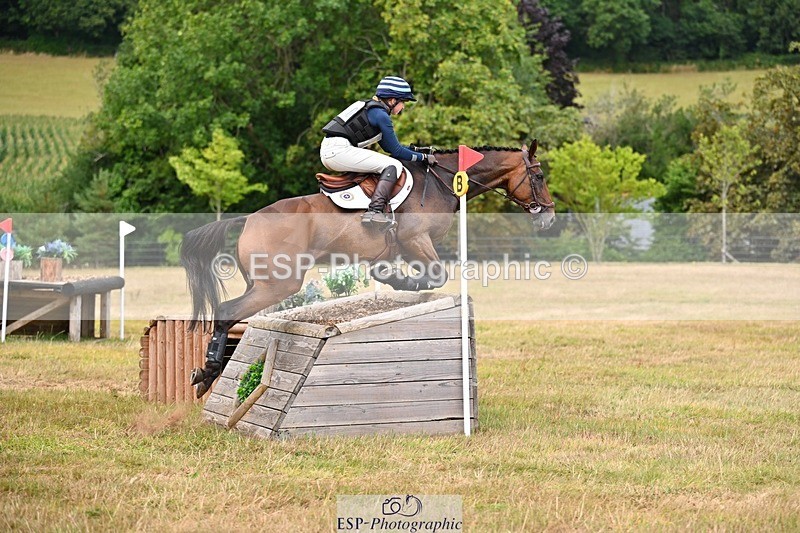 250803A-145659-15148 - P-710-Isla.Kitson-BLUES.CLOUD