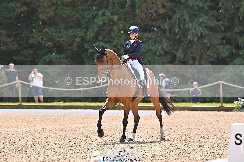 250523A-122801-06548 - D-468-Laura.Collett-LONDON.52