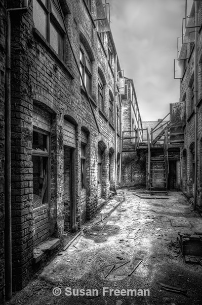 Deserted - Monochrome
