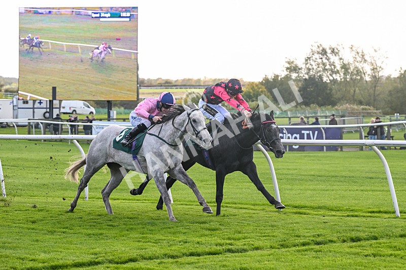 281025-Race 1-Control Room-0616 - Race 1