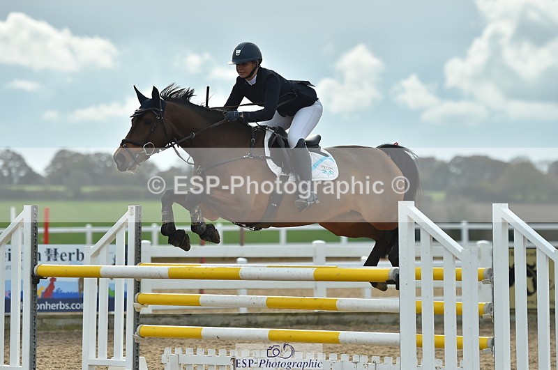 231111A-131906-02103 - Cls 12 Newcomers & 1.10m Open