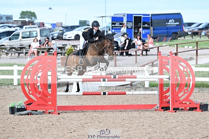 260627-174607-05837 - Cls 27 Foxhunter and 1.10m