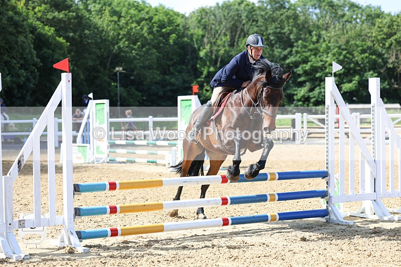 3E7A2663 - Class 2: 70cm Juniors and Seniors