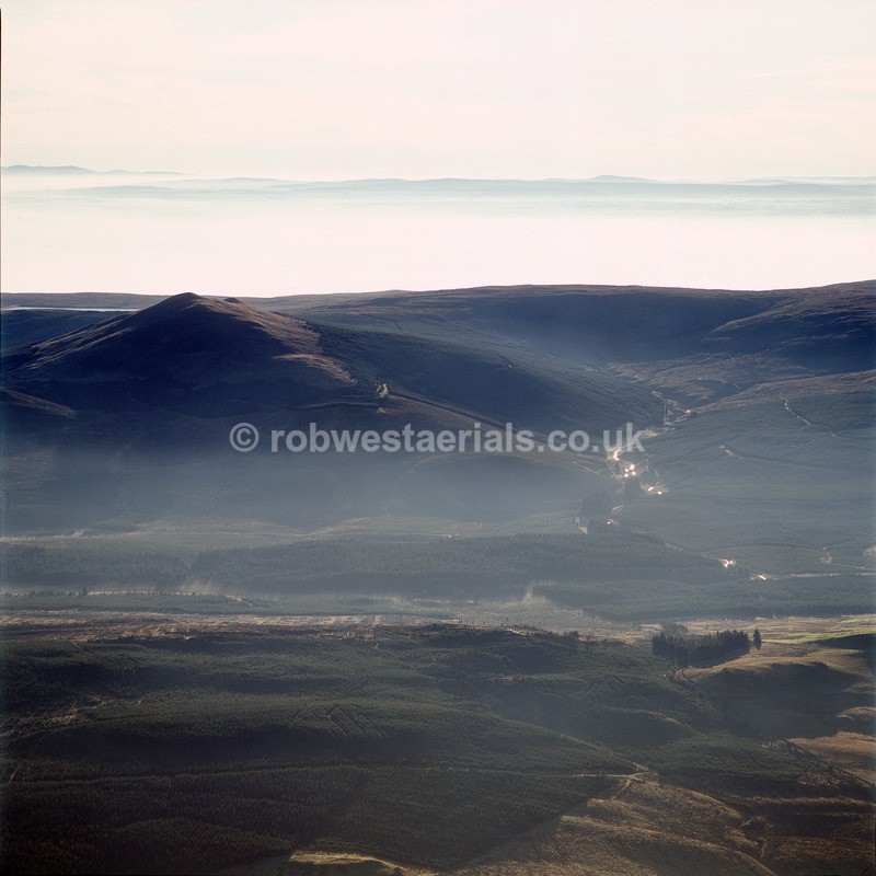 A00212A Meikle Bin Hill by Carron Valley reservoir in 2001 - Mountains, hills and moors