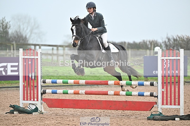 241103A-101843-06608 - SUN Cls 18 British Novice and 90cm Open