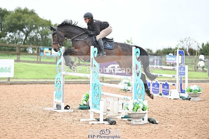 251003-135112-01218 - Cls 3 Foxhunter and 1.20m