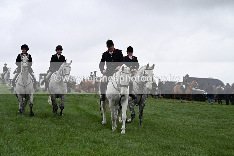 WJ7_8737 - Meet Staff & Hounds