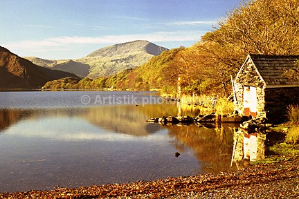 Llyn Dinas boathouse