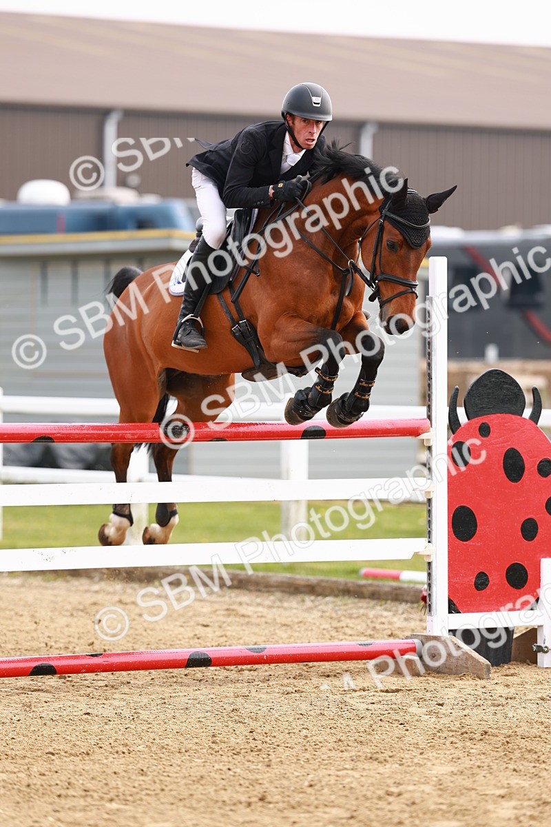  - Class 19 - Senior Foxhunter - 1.20m
