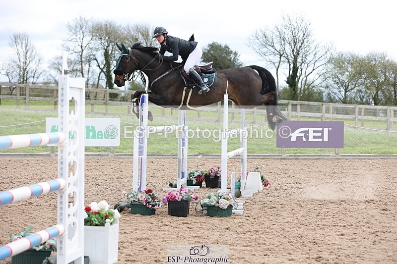 240419A-121217-07084 - Cls 6, 2 Star Medium Tour 1.35m