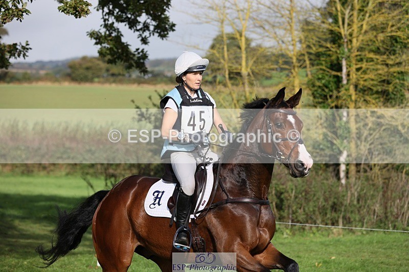 231020-113019-06768 - 045-HILDARE.REGARDE.MOI-Danielle.Mccormack-XC