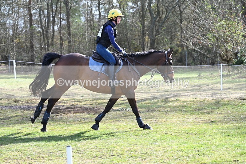 WJ7_0122 - Time 10:13 to 10:38 Times at the Fence