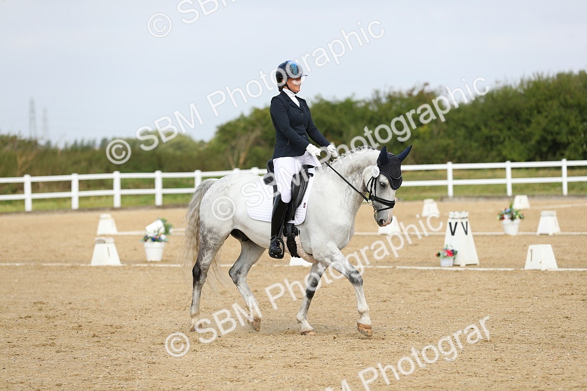 SBM_016401 - Class 13 - Novice 23 - 11.25-12.35