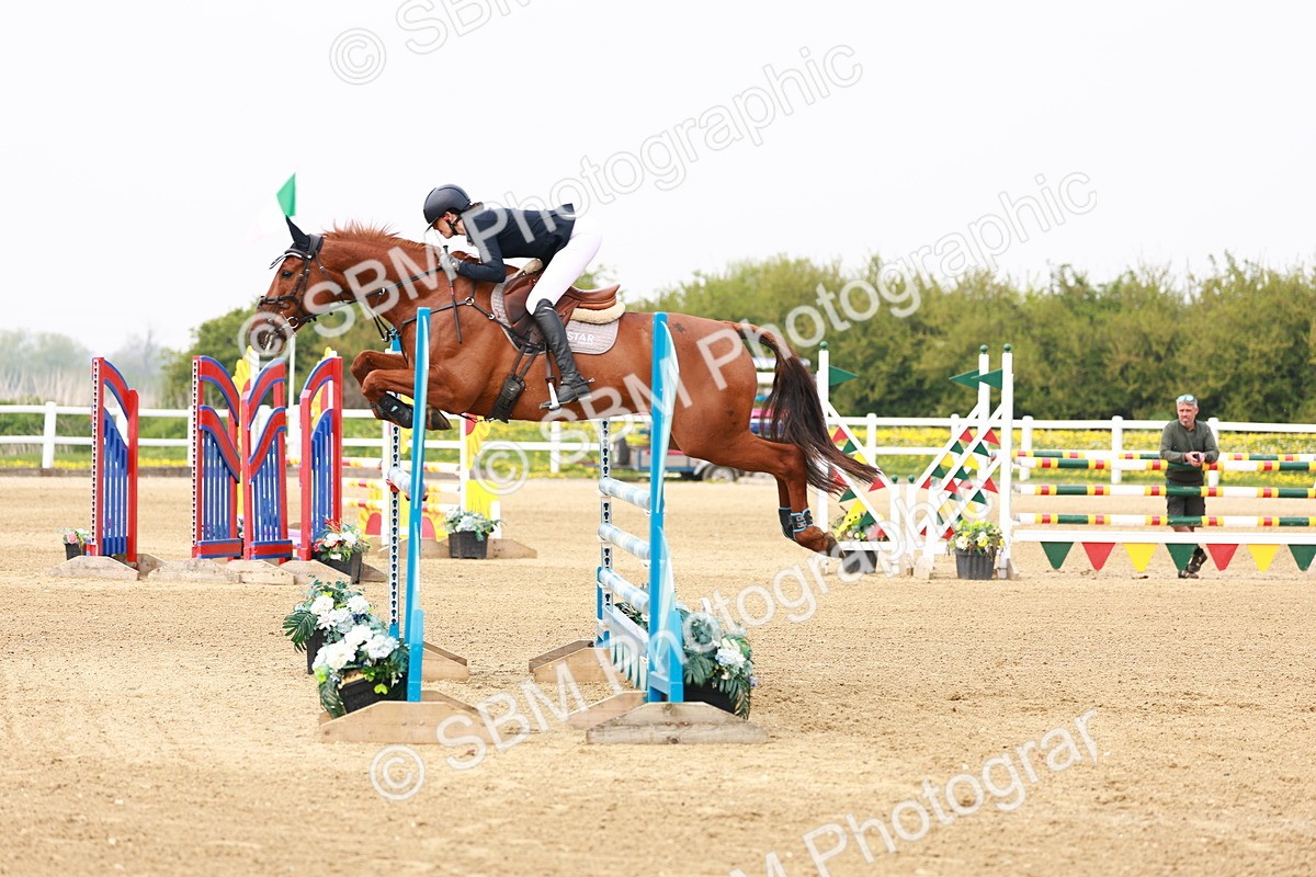  - Class 19 - Senior Foxhunter - 1.20m