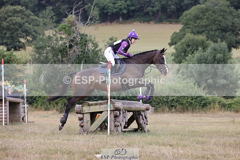 250802A-152515-06726 - F-272-Gemma.Wells-COMBE.BREEZE