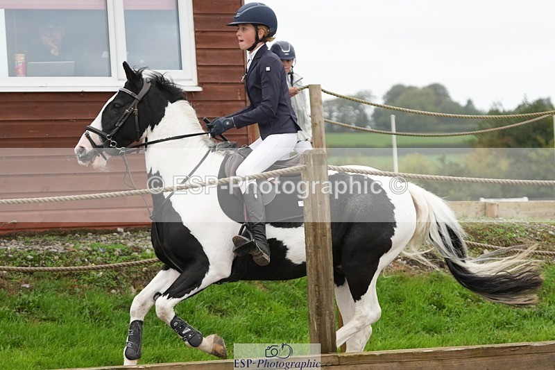 250920-160935-01568 - Cls 22 Pony Intro 90cm Derby