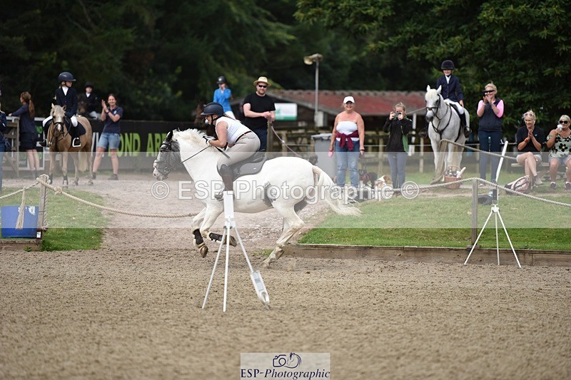 240802-101006-00726 - 70cm Round 1