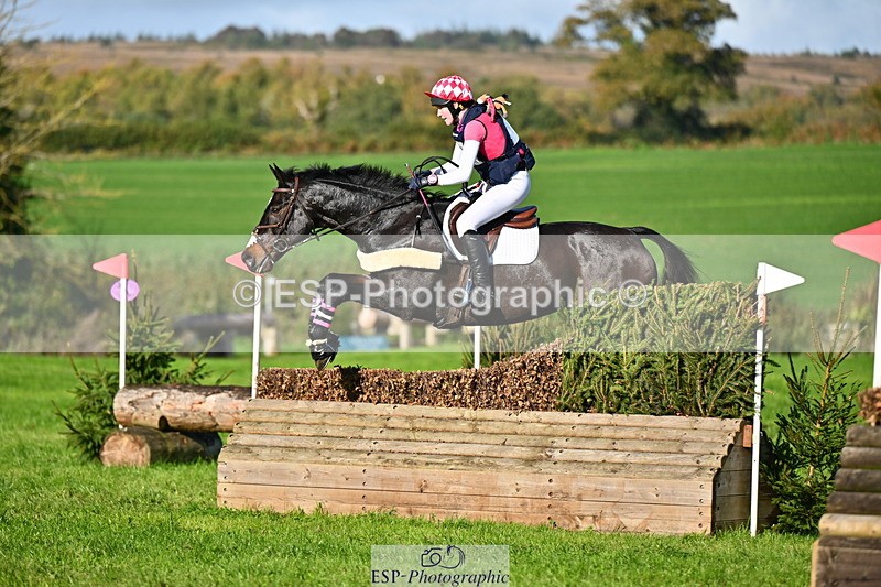 251025A-122951-19114 - F-421-Isabella.Hooton