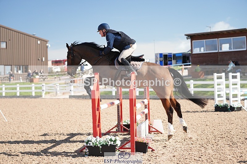 250329-101744-03587 - Cls 20 British Novice and 90cm