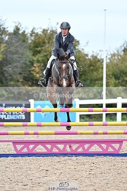 251015-140057-00689 - Cls 4 Newcomers and 1.10m Open