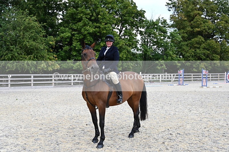WJ6_3059 - Berks & Bucks - The Old farmhouse - Hound Exercise 20-08-25