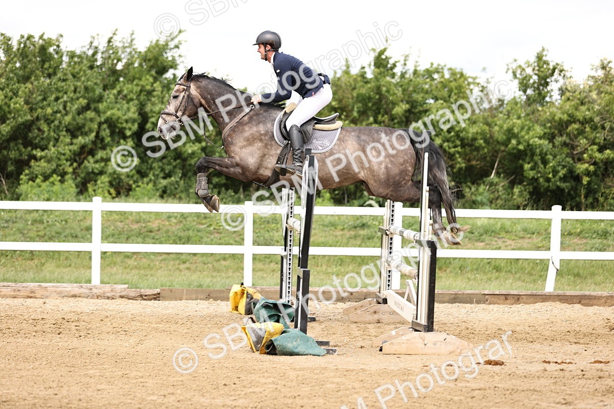 SBM_003195 - Class 11 - Senior Newcomers - 1.10m