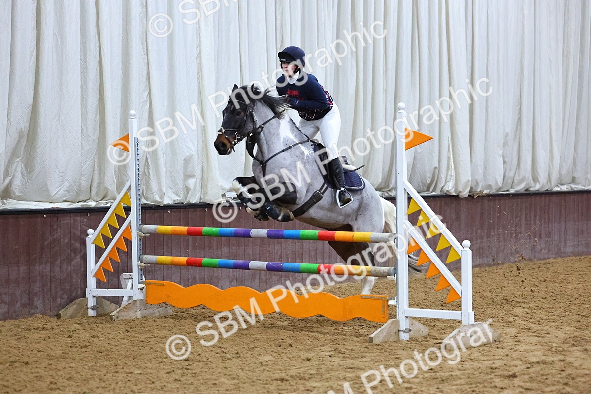 SBM_002581 - Class 6 - Holly & Ivy Stakes - 90cm