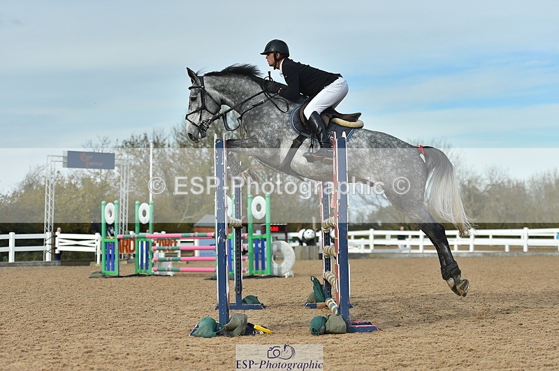 231111A-121516-01779 - Cls 12 Newcomers & 1.10m Open