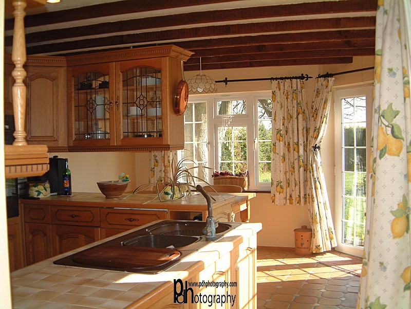 12-Main_Kitchen-F - Property(examples)