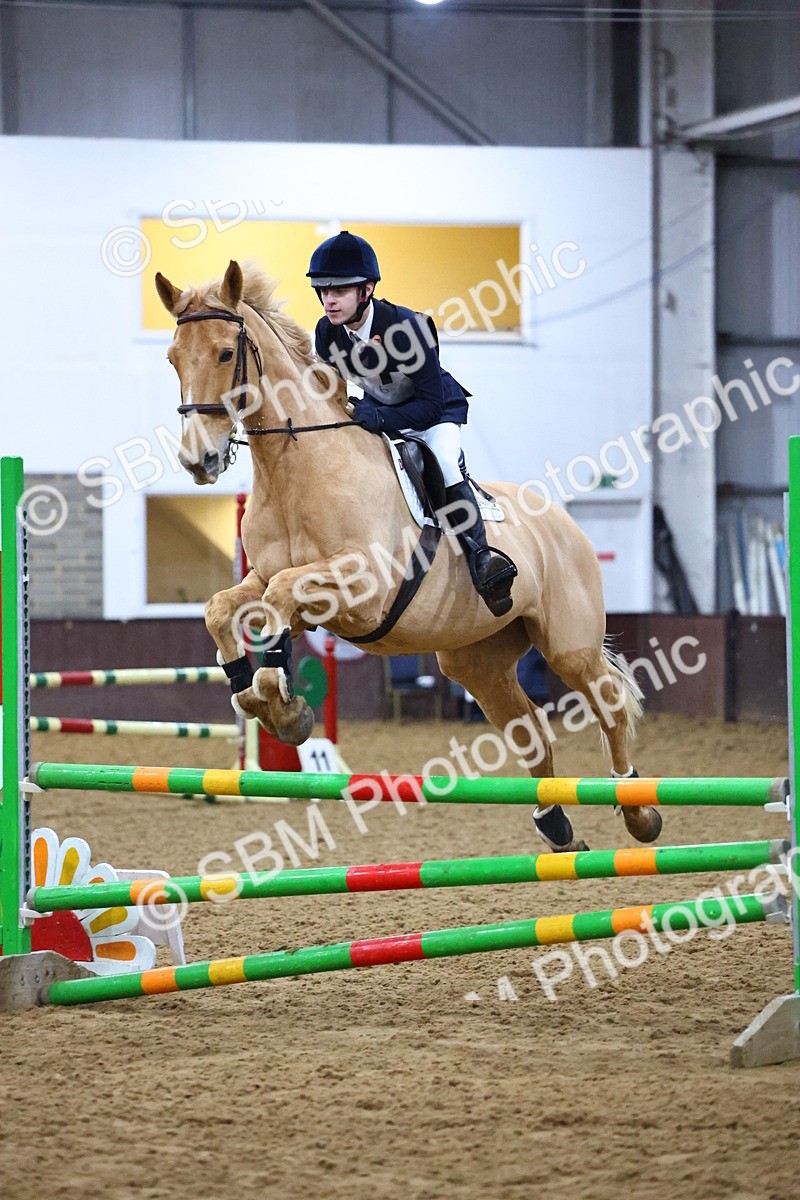 SBM_002555 - Class 6 - Holly & Ivy Stakes - 90cm