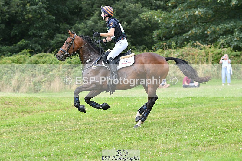 240804-105308-10492 - 359-Max_Forster-HOLD_ON_MY_HEART