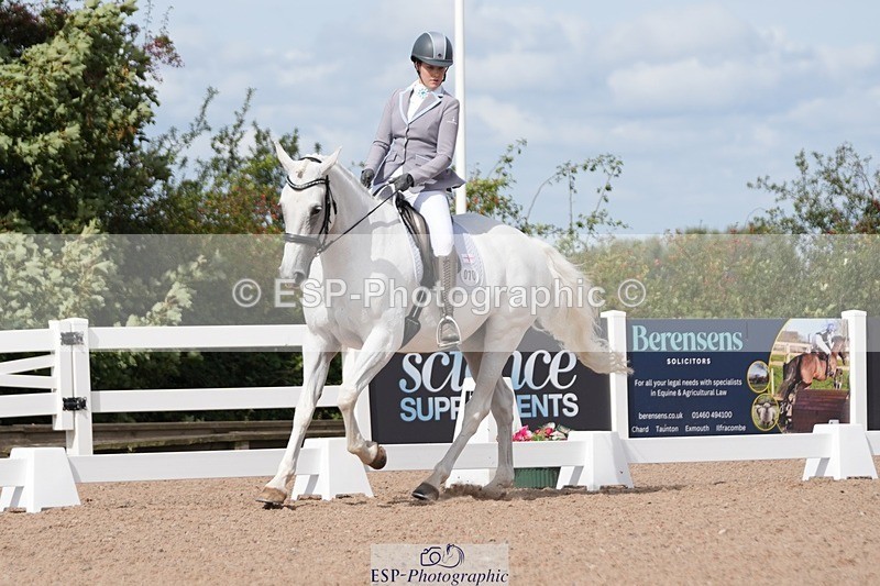 250906-122715-02349 - 070-Charlotte.DoreyDeards.Silver.Bounce