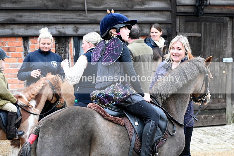 WJ7_6002 - Berks & Bucks - Children's Meet - The Old Farmhouse – Steventon.