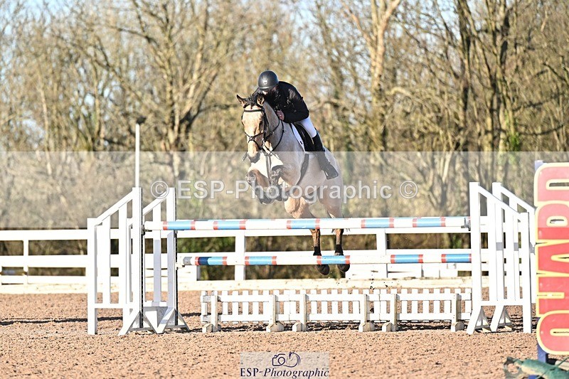 251203-140027-00767 - Cls 5 Foxhunter and 1.20m Open