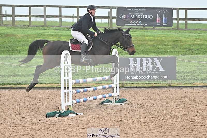 241103A-111922-06990 - SUN Cls 18 British Novice and 90cm Open