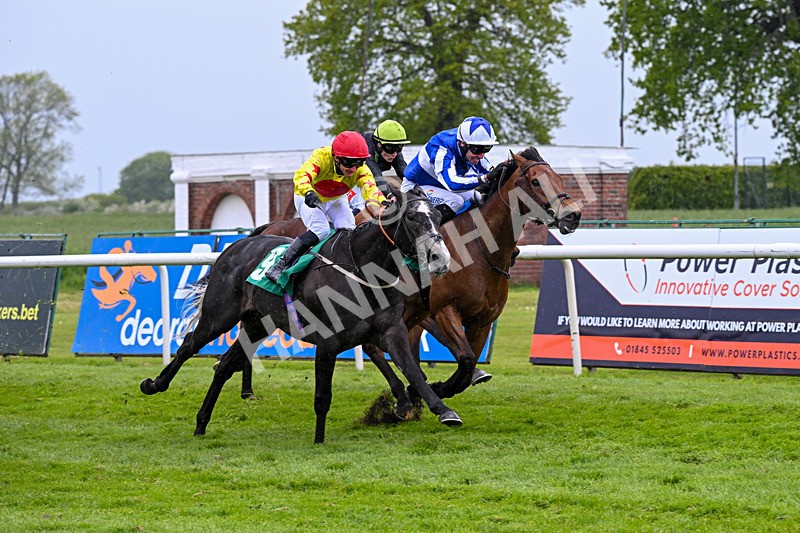 160526-Race 7-Brighton Boy-0097 - Race 7 5.25pm Sky Bet Price Boosts Handicap