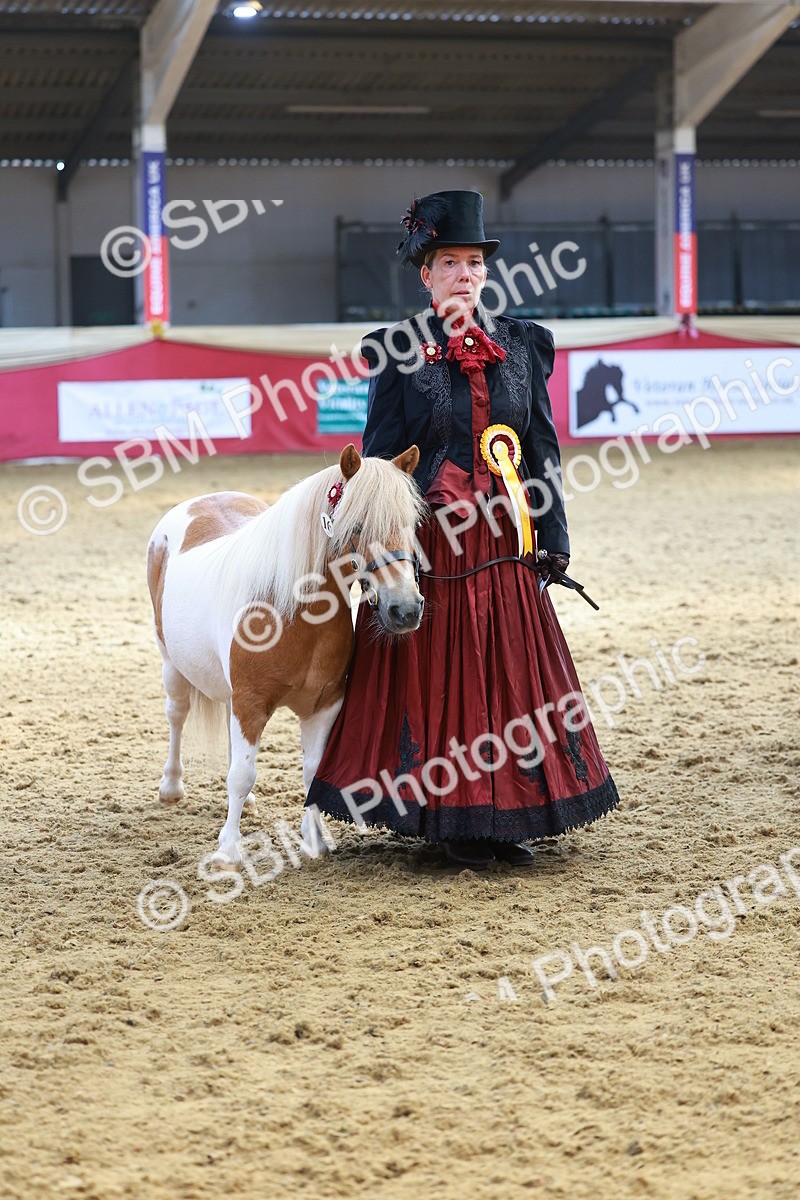 SBM_13691 - Class 104 - IH  Costume