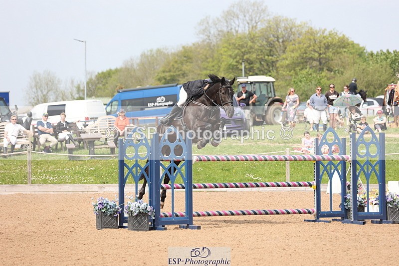 240511A-143642-14363 - Cls 36 National 1.30m Open