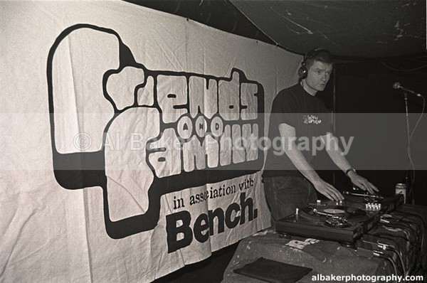 08 mark-rae - Friends-&-Family @ the-roadhouse 16.12.00