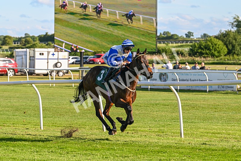 300525-Race 2-Cheerleader-7044 - Race 2