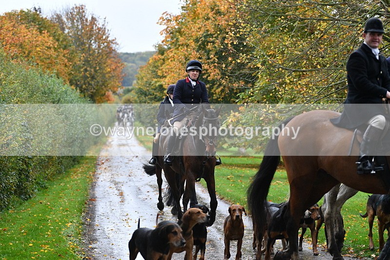WJ5_6116 - B&B walk back for Hunt Tea !