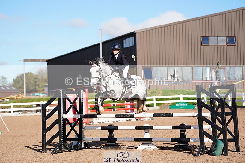 241027A-120130-02652 - SUN Cls 6 Pony Newcomers and 1m Open
