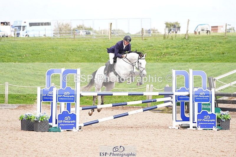 241004A-124252-00448 - Fri 03 Snr Newc & 1.10m Open