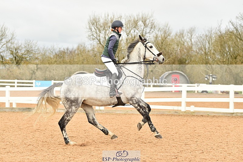 231122A-130012-00386 - Cls 4 Newcomers & 1.10m Open