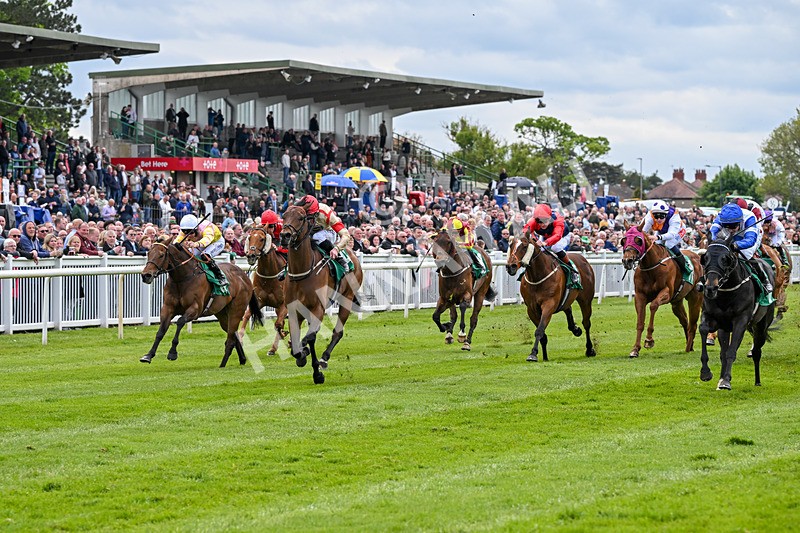 160526-Race 4-Right And Exact-9692 - Race 4 3.37pm Sky Bet For The Fans Handicap