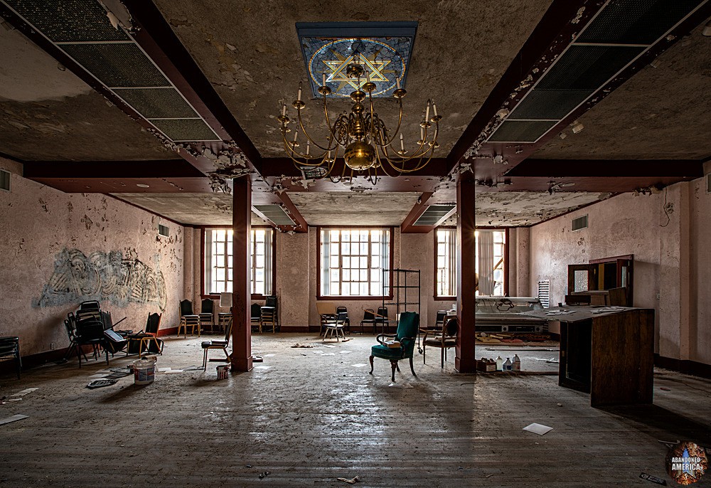 Agudas Achim Synagogue (Chicago,IL) | First Floor Meeting Room - Agudas Achim Synagogue
