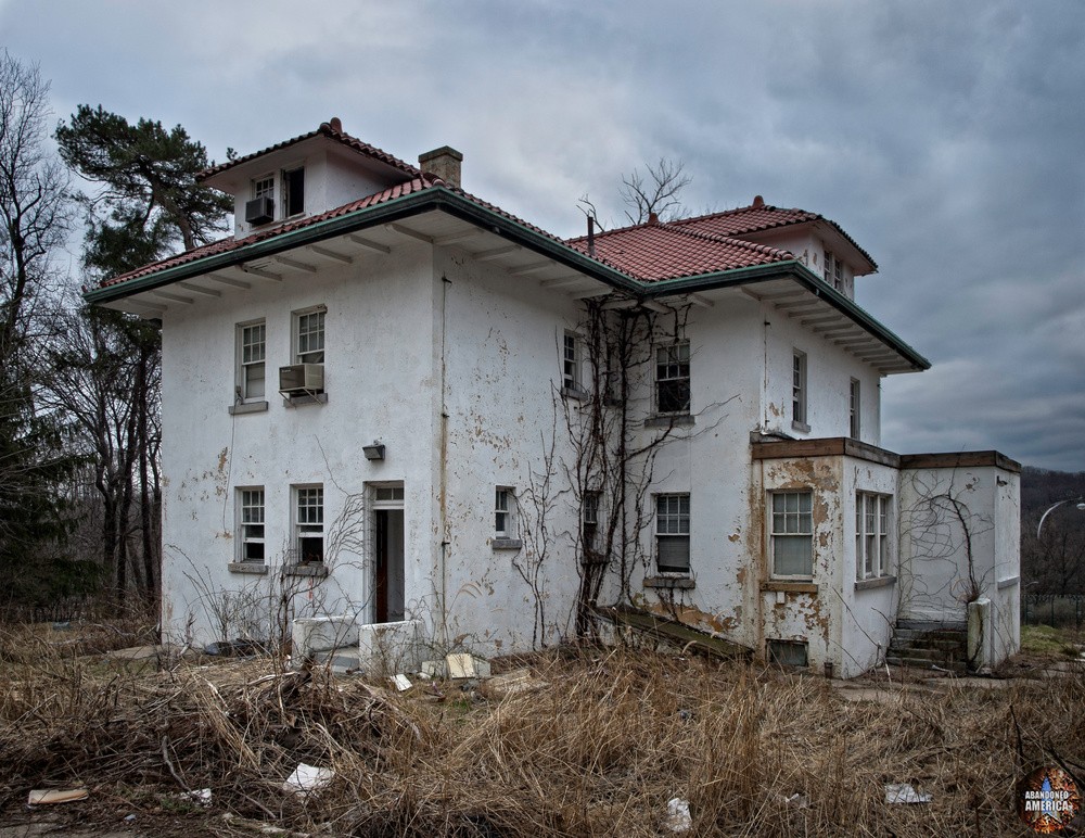 Essex County Jail Annex (Caldwell, NJ) | Warden's Quarters - Essex County Jail Annex
