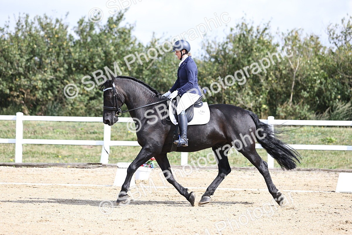 SBM_016095 - Class 14 - Novice 23 - 10.29-11.32